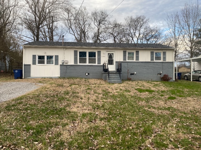 Building Photo - 215 Chestnut Dr