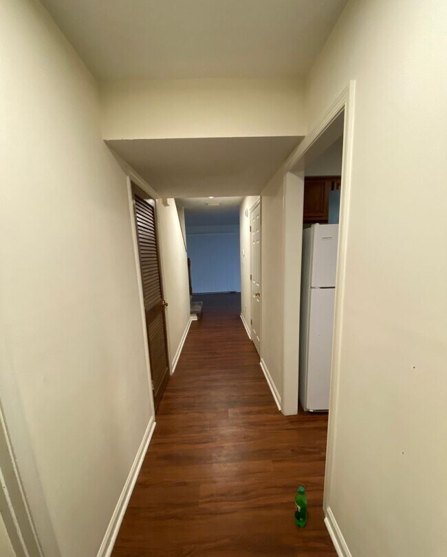 Building Photo - Three bedroom, 2.5 bath townhome, with mas...