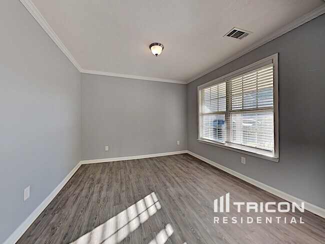 Building Photo - 3653 White Pine Rd