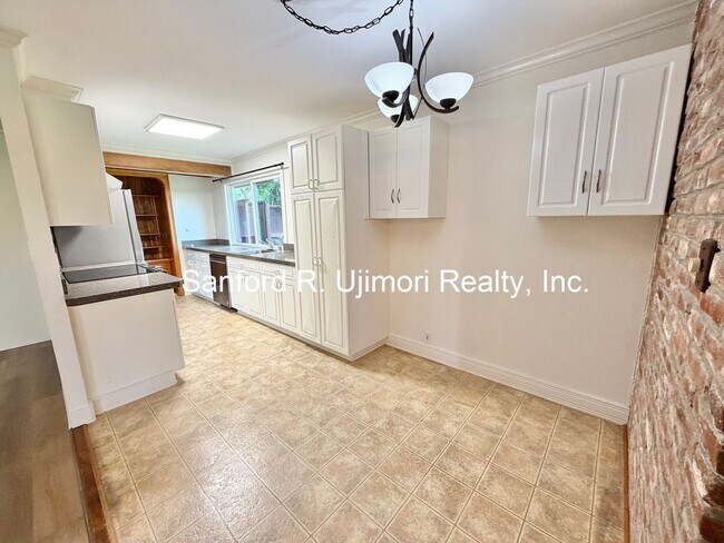 Building Photo - Kaneohe Home (3 bed/3 bath/2 prkg) – Kahuhipa Street