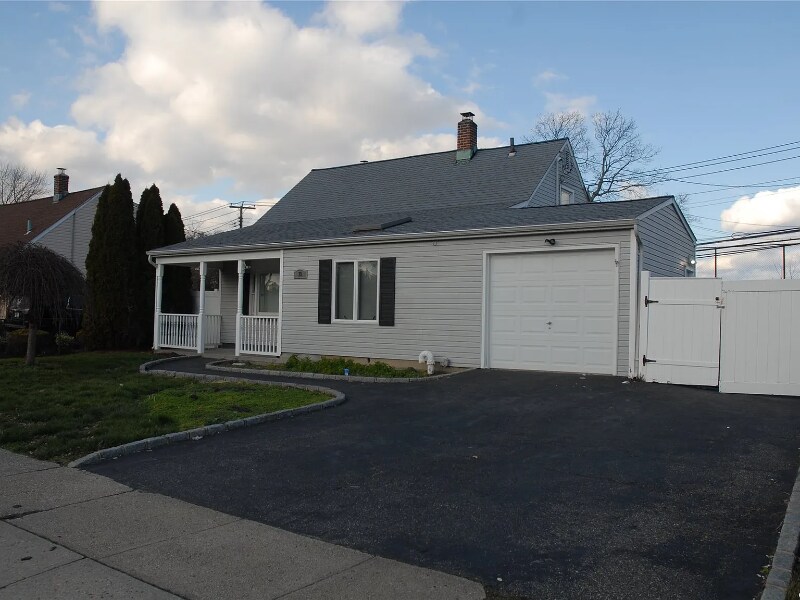 Primary Photo - 25 Green Ln