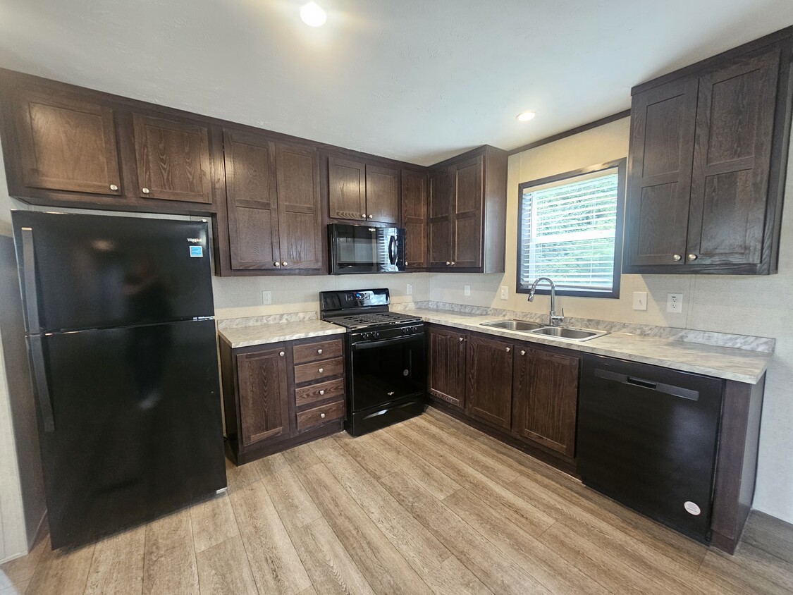 Foto principal - 46000 Geddes Rd
