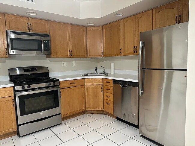 Kitchen - 1225 Norwalk Rd
