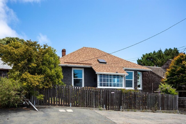 Building Photo - 748 Golden Gate Ave