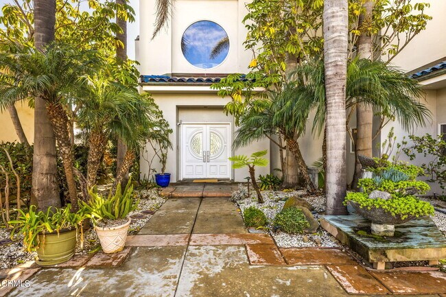 Building Photo - 3097 Bayshore Ave