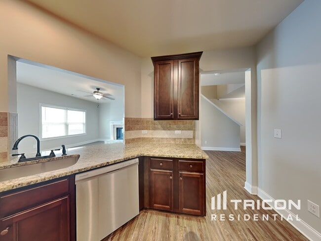 Building Photo - 2433 Walker Dr
