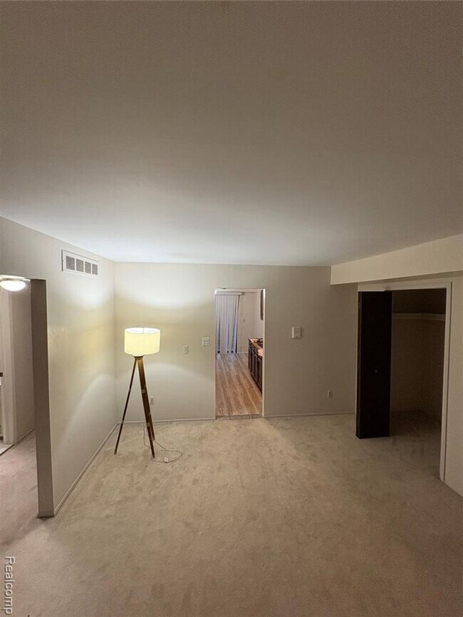 Foto del edificio - Beautiful Condo in Rochester Hills