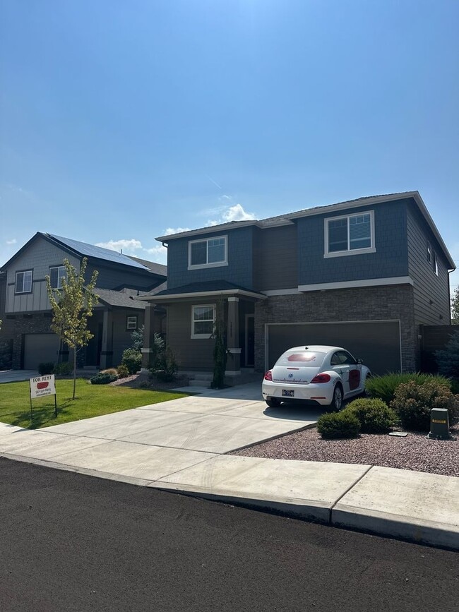 Building Photo - 20629 SE Gemstone Ave