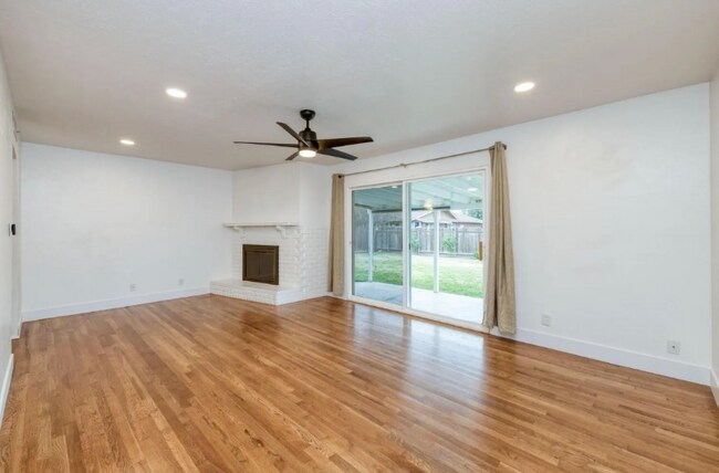 Foto del edificio - 5641 E Austin Way