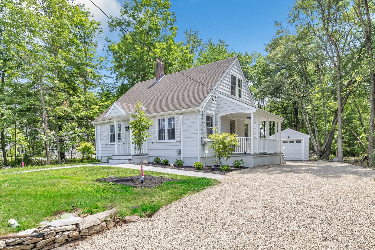 Primary Photo - 189 Tashua Rd