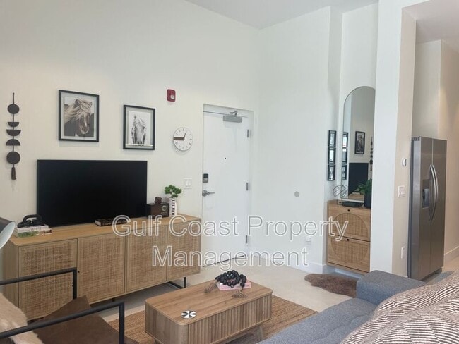 Building Photo - Zahrada 2- An enclave in Downtown Sarasota