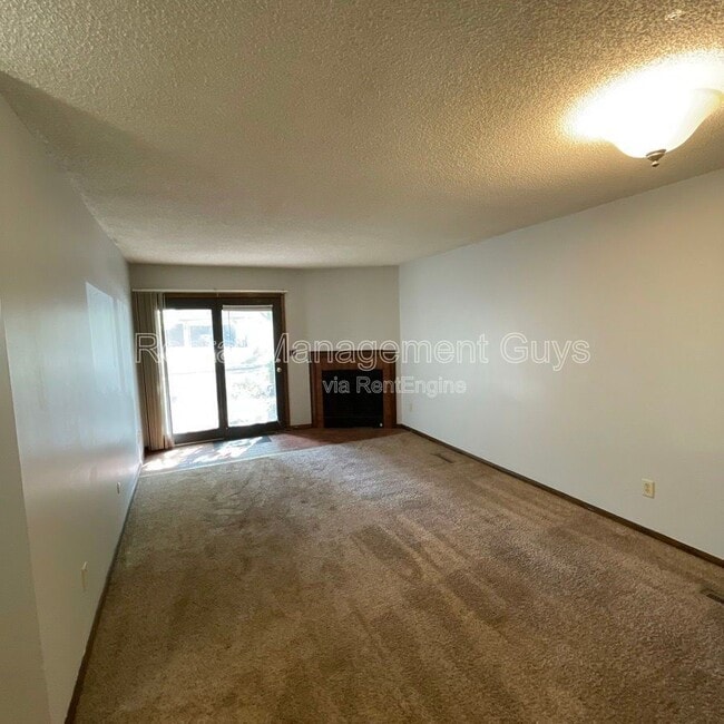 Foto del edificio - 8693 Maplebrook Pkwy N