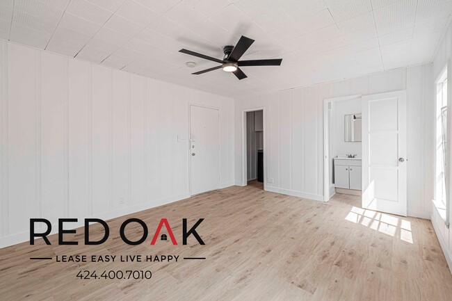Building Photo - 1111 N Doheny Dr