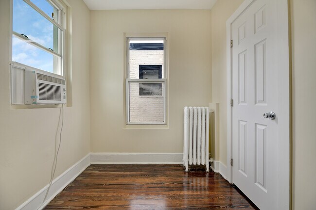 Foto del edificio - 618 Columbia Rd NW