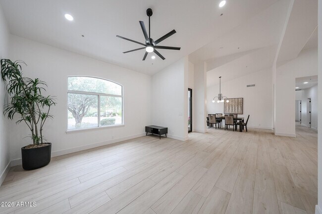 Foto del edificio - 8156 E Questa Rd