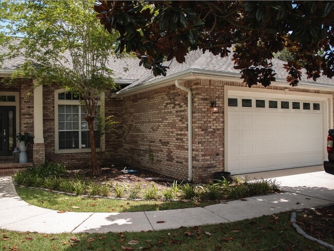 Foto del edificio - 807 Coldwater Creek Cir