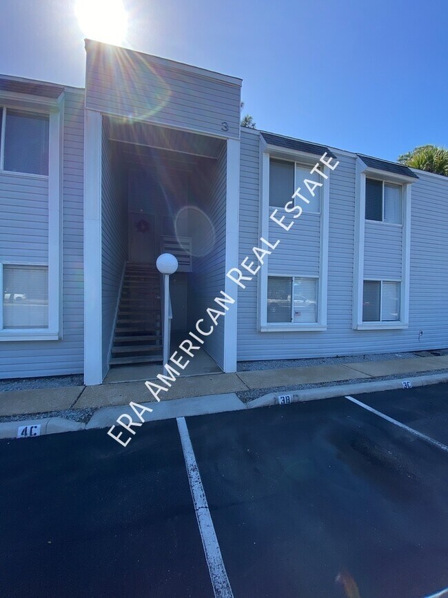 Building Photo - Community Pool!