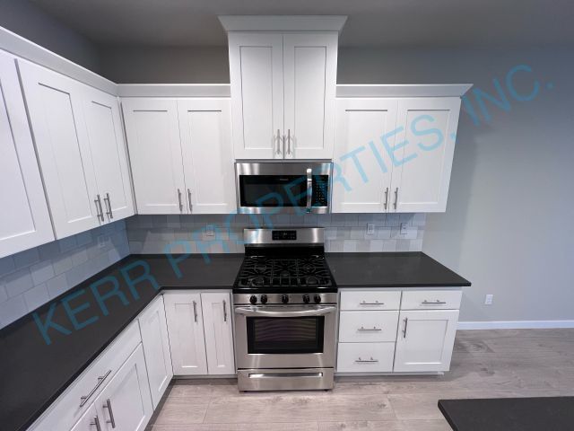 Foto del edificio - FREE RENT! Modern townhome living 3-Bed Re...