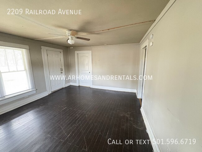 Building Photo - 2209 Railroad Ave