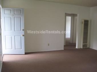 Entrada - 709 S Primrose Ave