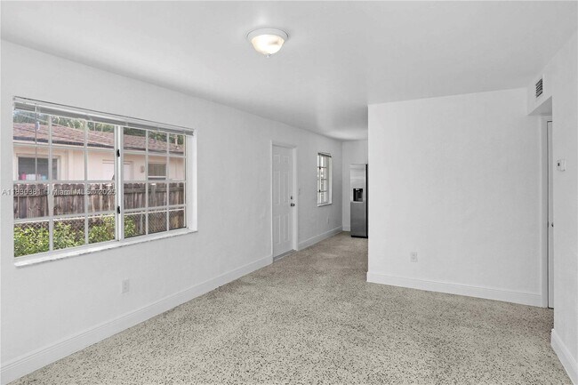 Building Photo - 3531 SW 91 Ave