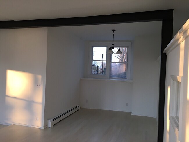 Building Photo - 280 Warburton Ave