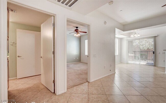 Foto del edificio - 6868 Sky Pointe Dr