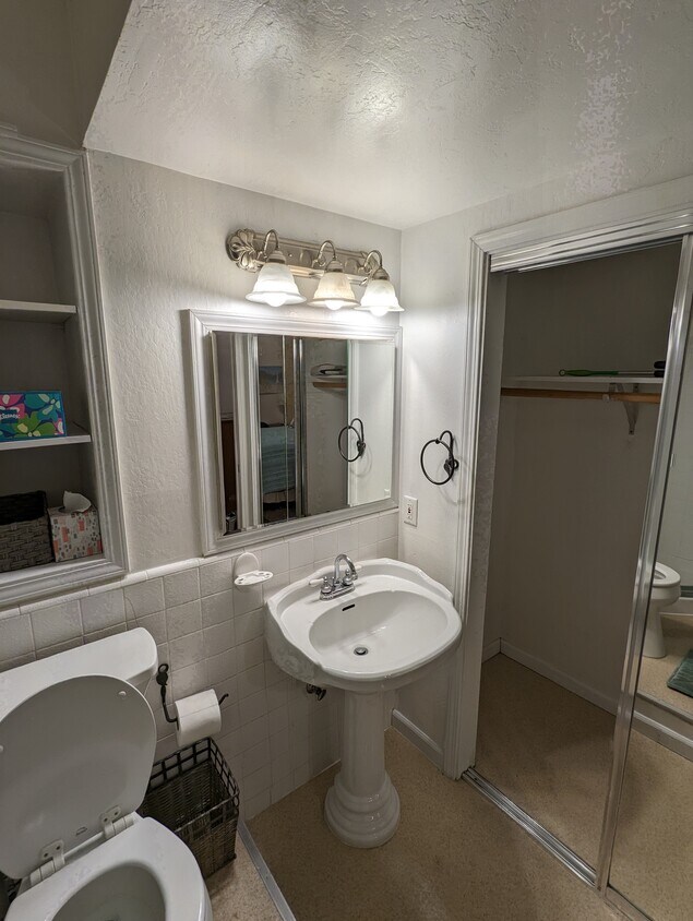 bathroom with closet - 534 Cathedral Dr
