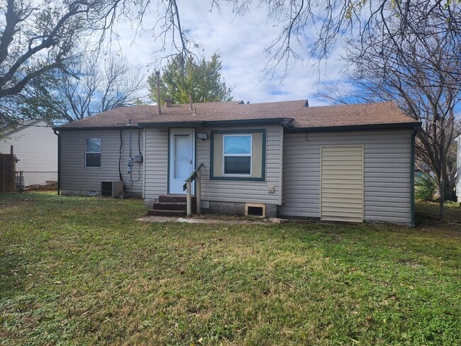 Building Photo - 1426 Maple Dr