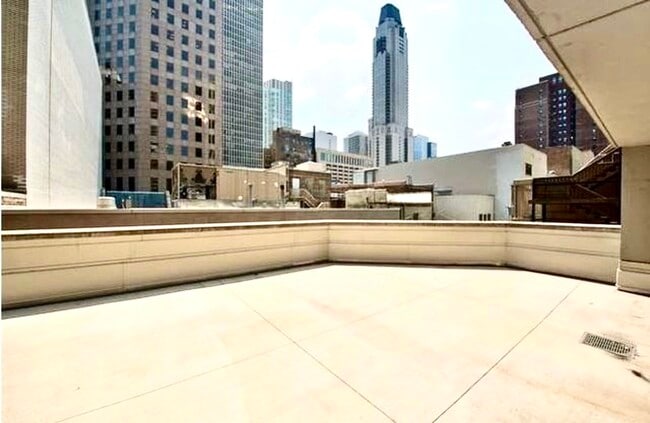 Building Photo - 129 E Bellevue Pl