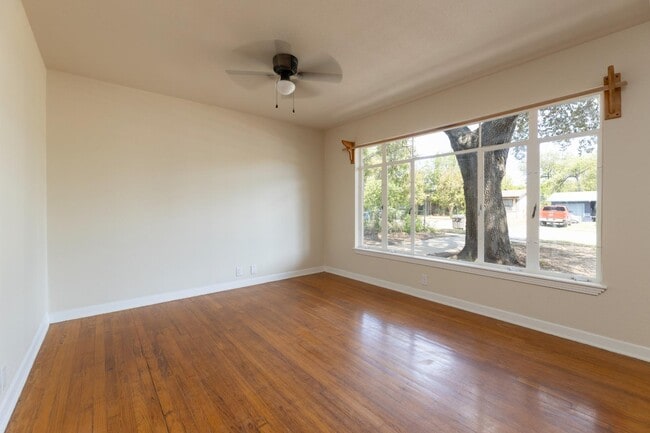 Building Photo - 222 Dryden Dr