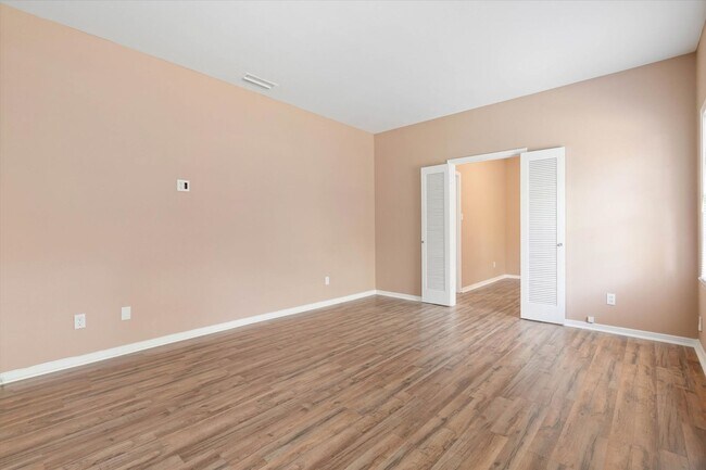 Foto del edificio - UPCOMING LISTING - GREAT CONVENIENT LOCATION!