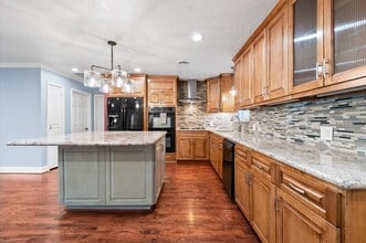 Building Photo - 1320 Woodvine Dr