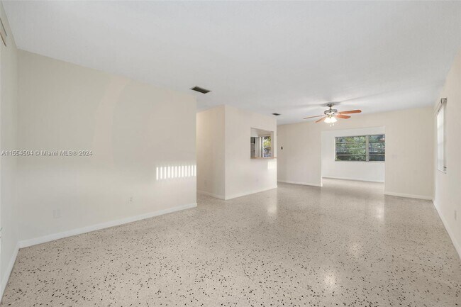 Foto del edificio - 8873 SW 25th St
