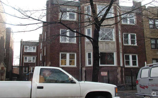 Building Photo - 7949 S Ellis Ave Chicago, IL 60619