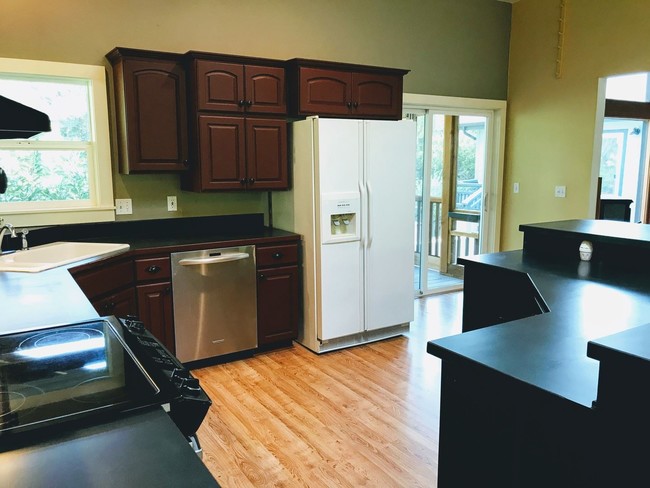 Building Photo - 4 br, 4 bath House - 1837 Whistlers Park Rd