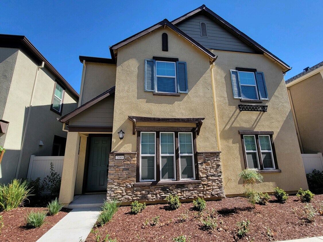 2088 Brave Hawk Loop Unit 2088.1346263, Roseville, CA 95747 Room for