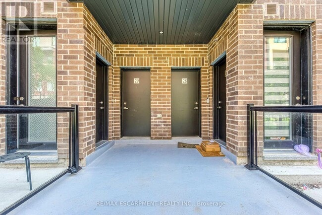 Photo du bâtiment - 3550-3550 Colonial Dr