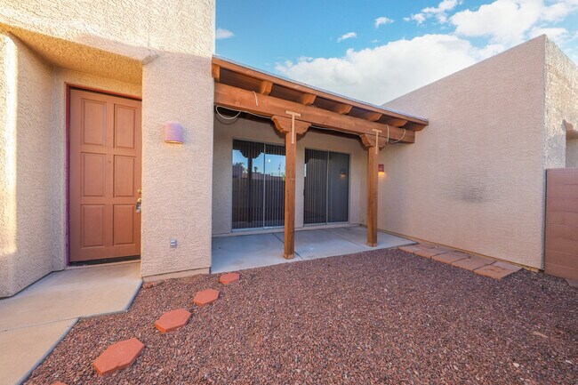 Foto del edificio - 2927 N Cardell Cir