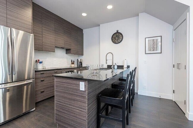 Building Photo - 1500-1500 7 St SW