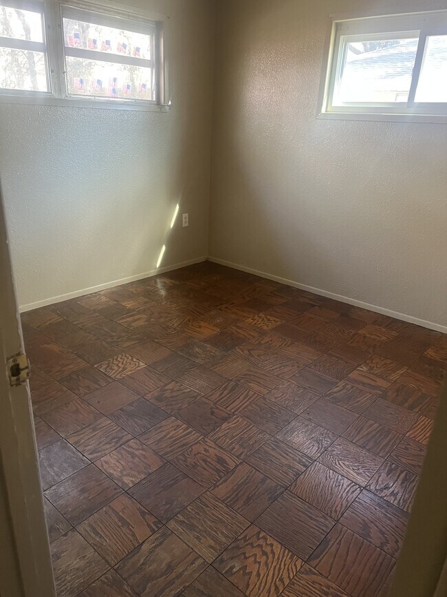 Foto del edificio - 3141 Joyce Dr