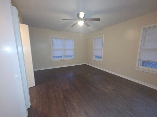 Building Photo - 1204 W Lee Ave