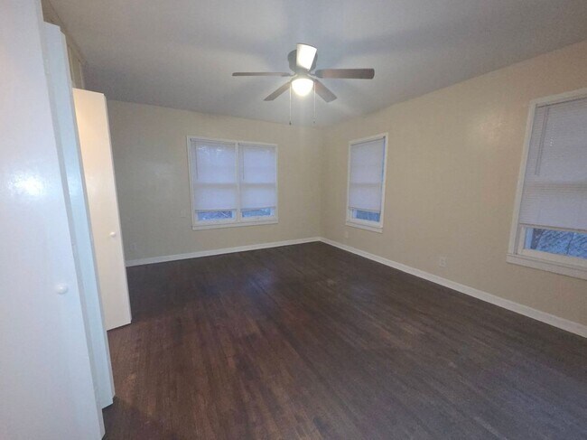Foto del edificio - 1204 W Lee Ave