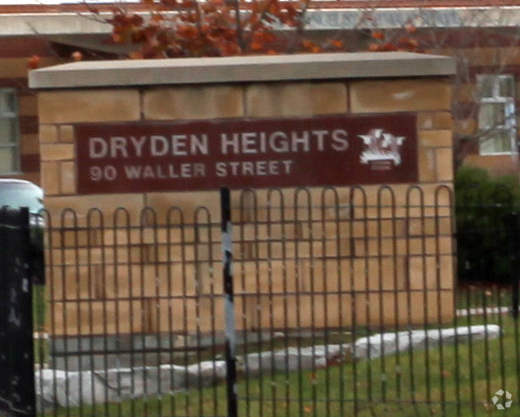 Photo du bâtiment - Dryden Heights