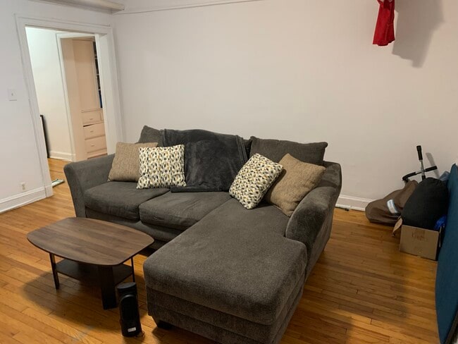 Living room - 1505 Oak Ave
