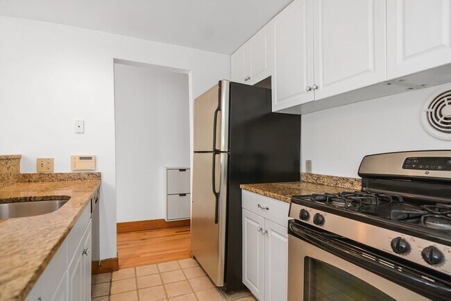 Building Photo - 109 Walden St