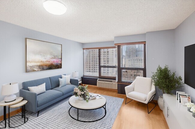 Foto del edificio - 30 E Huron St
