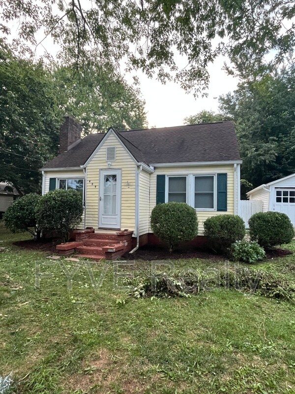 Building Photo - 409 Durbin Dr NE