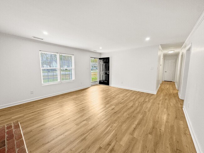 Foto del edificio - Newly Remodeled 3-BR, 2-Bath Home