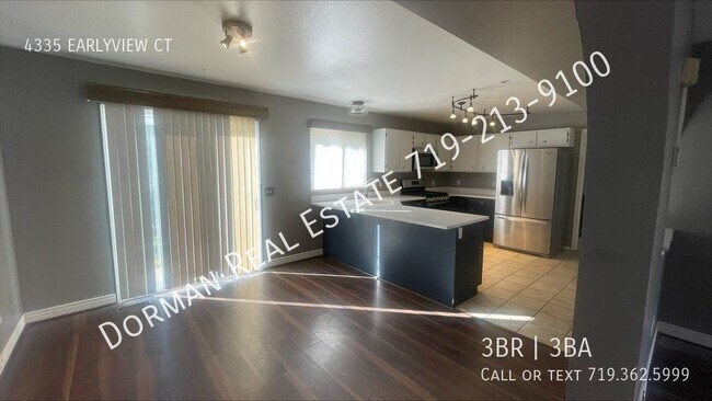 Foto del edificio - Single family with fireplace